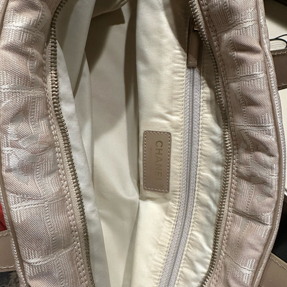 Chanel Handbag | Authentic Chanel Shoulder Bag | Authenticity card included - Picture 12 of 16